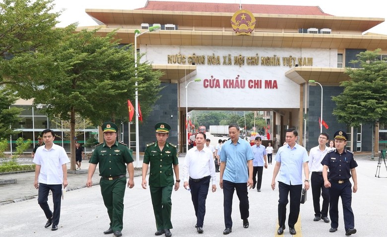 Lượng xe tăng cao giúp thúc đẩy xuất, nhập khẩu tại Lạng Sơn- Ảnh 1.