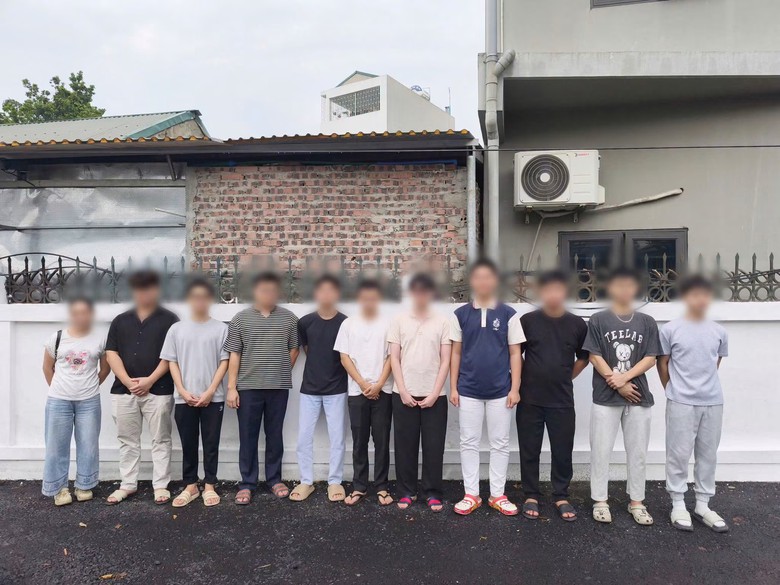 Tuyên Quang khởi tố 11 đối tượng liên quan đến đường dây mua bán tài khoản ngân hàng- Ảnh 1.