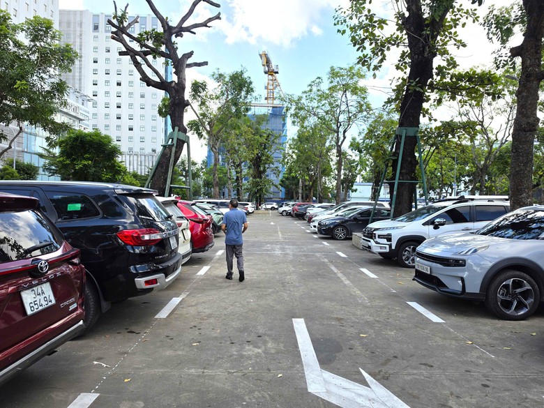 Hải Phòng: Bãi đỗ xe miễn phí Nguyễn Đức Cảnh khang trang, tiện ích hơn sau chỉnh trang- Ảnh 3.