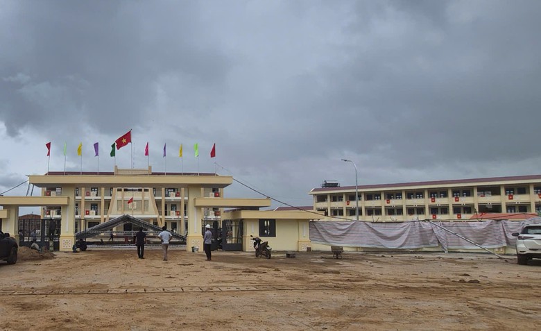 Chạy đua đếm ngược ng&agrave;y c&aacute;n đ&iacute;ch những ng&ocirc;i trường v&ugrave;ng bi&ecirc;n- Ảnh 2.