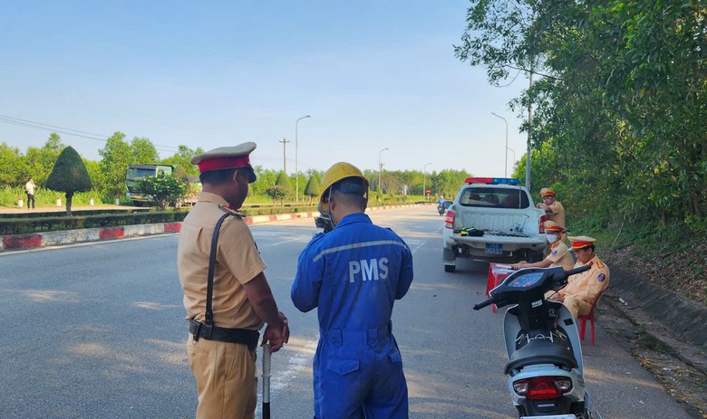 Quảng Ng&atilde;i: Gần 1.200 đối tượng vi phạm trật tự ATGT trong 5 ng&agrave;y nghỉ lễ - Ảnh 1.