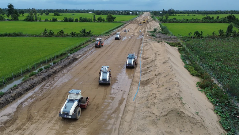 Khơi th&ocirc;ng giao th&ocirc;ng Đồng Th&aacute;p 2026 tạo động lực ph&aacute;t triển miền T&acirc;y - Ảnh 1.