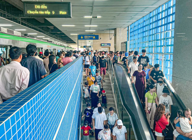 Hơn 408.000 lượt khách đi metro Hà Nội dịp Quốc khánh 2/9 - Ảnh 1.