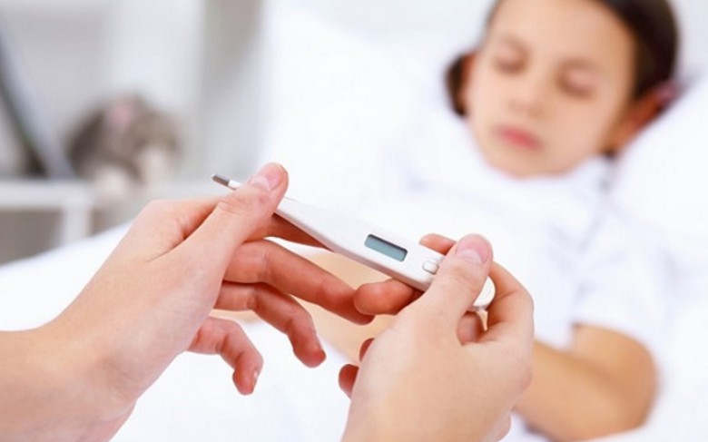 Dịch bệnh m&ugrave;a tựu trường: C&aacute;c sai lầm phụ huynh thường mắc khi chăm s&oacute;c trẻ- Ảnh 1.