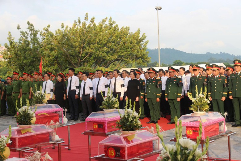 Xúc động lễ truy điệu và an táng 71 hài cốt liệt sĩ ở Lào Cai- Ảnh 2.