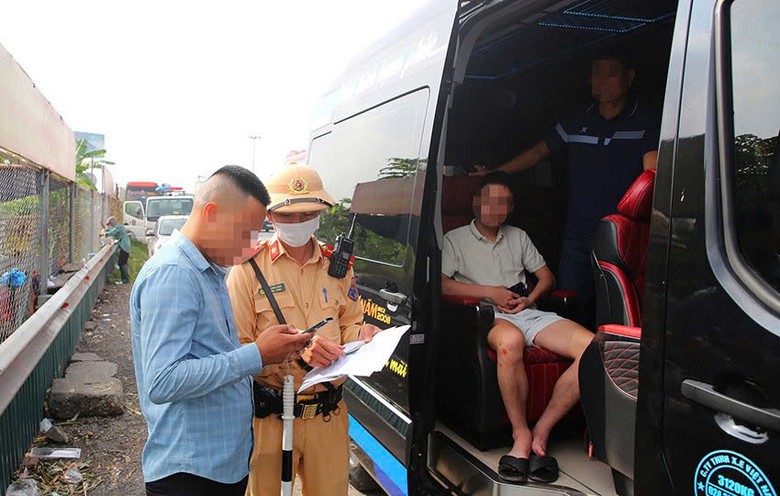 Xe hợp đồng trước bước chuyển lớn: Chia sẻ dữ liệu trước mỗi chuyến đi- Ảnh 1.
