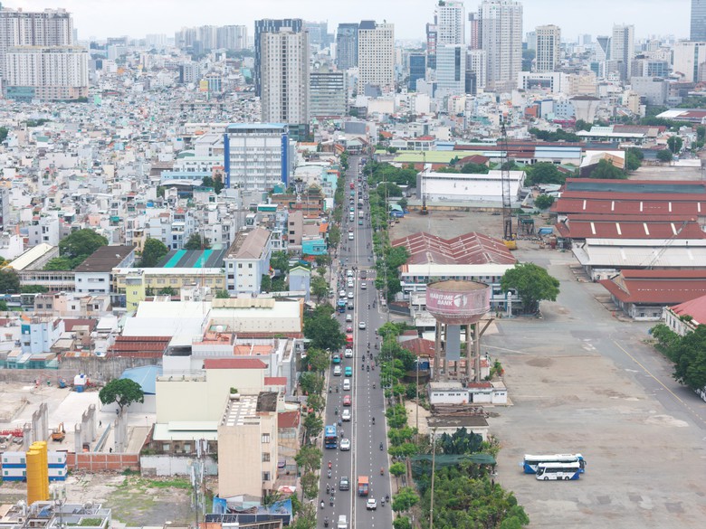 TP.HCM: Hai đường gom được kỳ vọng giảm ùn tắc khu vực cầu Kênh Tẻ hiện thi công ra sao?- Ảnh 14.