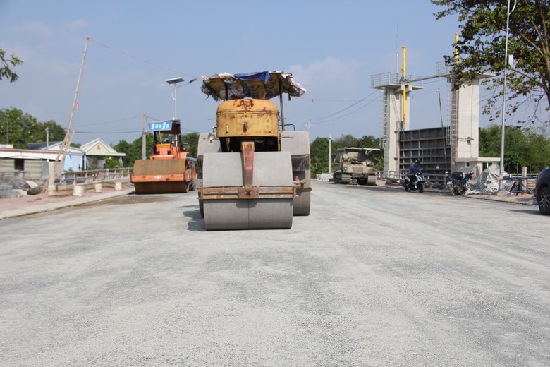 Đồng Tháp: Tuyến đường ven sông Tiền hơn 512 tỷ đồng tăng tốc về đích - Ảnh 2.