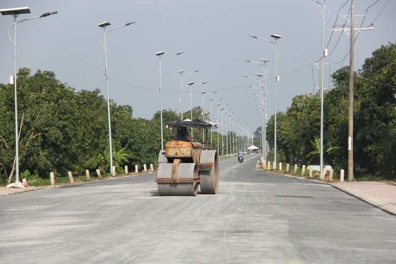 Đồng Tháp: Tuyến đường ven sông Tiền hơn 512 tỷ đồng tăng tốc về đích - Ảnh 1.