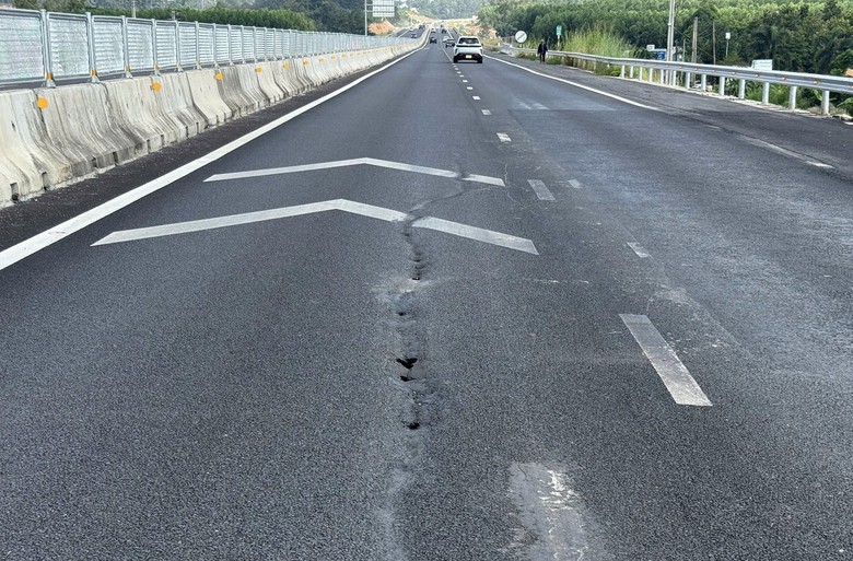 Cao tốc Biên Hòa - Vũng Tàu lún, nứt: Sẽ cắt bóc, thảm lại mặt đường- Ảnh 2.
