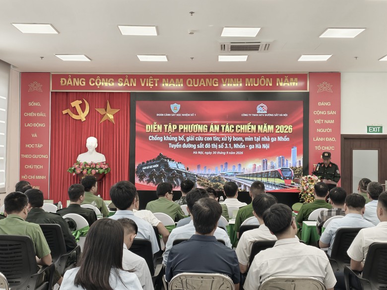 Diễn tập chống khủng bố, giải cứu con tin trên tuyến metro Nhổn - ga Hà Nội- Ảnh 2.