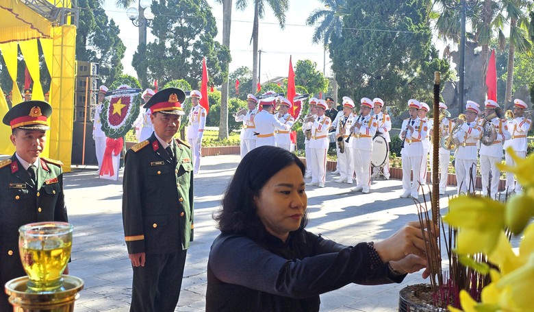 Truy điệu, an táng 30 hài cốt liệt sĩ tại Nghĩa trang Liệt sĩ Quảng Trị- Ảnh 2.