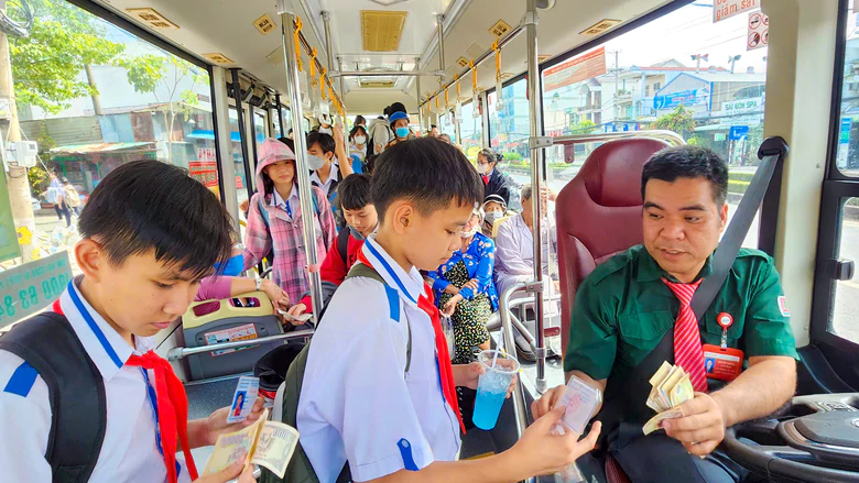 Đi xe buýt Cần Thơ, học sinh, sinh viên chỉ 10.000 đồng suốt tuyến - Ảnh 1.