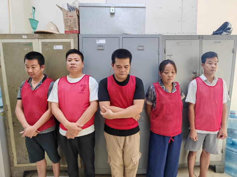 H&agrave; Nội: Khởi tố 5 đối tượng đổ tr&aacute;i ph&eacute;p hơn 35.500 tấn chất thải x&acirc;y dựng ở Đại Thanh- Ảnh 1.