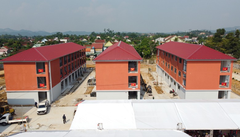 Nghệ An: Phụ huynh, học sinh n&ocirc; nức ch&agrave;o khai giảng tại trường nội tr&uacute; li&ecirc;n cấp mới- Ảnh 3.