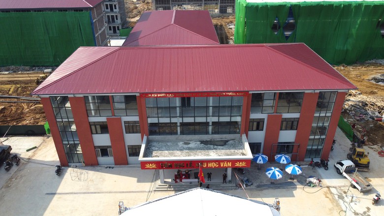 Nghệ An: Phụ huynh, học sinh n&ocirc; nức ch&agrave;o khai giảng tại trường nội tr&uacute; li&ecirc;n cấp mới- Ảnh 11.