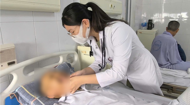 Sau uống thuốc Bắc chữa đau dạ dày, người đàn ông tổn thương gan nghiêm trọng- Ảnh 1.