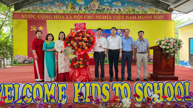 Ph&uacute; Thọ: Rộn r&agrave;ng ng&agrave;y hội khai trường, quyết t&acirc;m n&acirc;ng cao chất lượng gi&aacute;o dục- Ảnh 5.