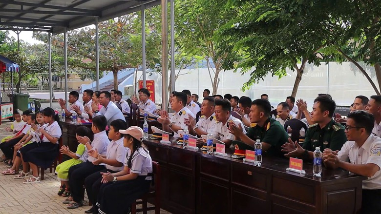 Tiếng trống khai trường giữa biển trời Trường Sa- Ảnh 10.