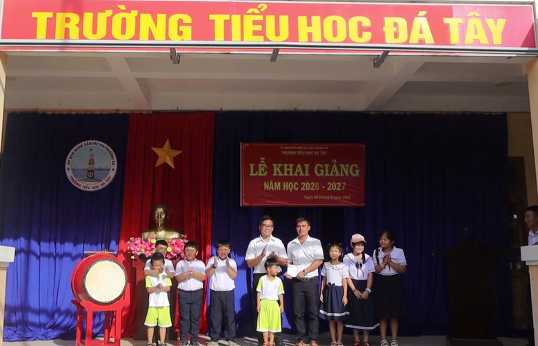 Tiếng trống khai trường giữa biển trời Trường Sa- Ảnh 12.