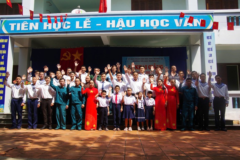 Tiếng trống khai trường giữa biển trời Trường Sa- Ảnh 13.