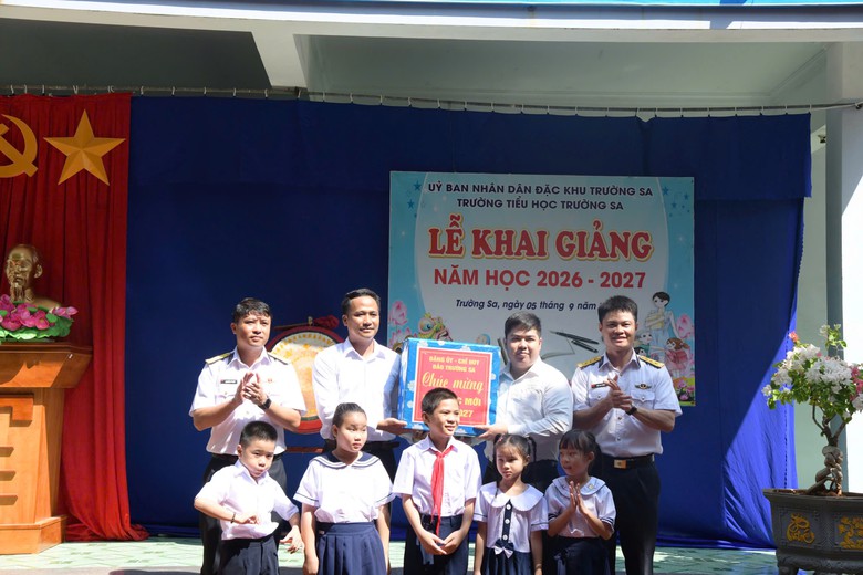 Tiếng trống khai trường giữa biển trời Trường Sa- Ảnh 11.