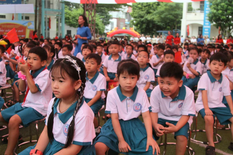 Ph&uacute; Thọ: Trường Tiểu học Khai Quang khai giảng năm học mới, đẩy mạnh chuyển đổi số - Ảnh 4.