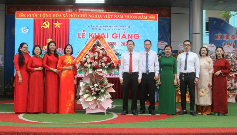 Ph&uacute; Thọ: Trường Tiểu học Khai Quang khai giảng năm học mới, đẩy mạnh chuyển đổi số - Ảnh 2.
