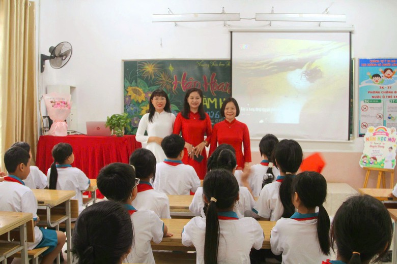 Ph&uacute; Thọ: Trường Tiểu học Khai Quang khai giảng năm học mới, đẩy mạnh chuyển đổi số - Ảnh 6.