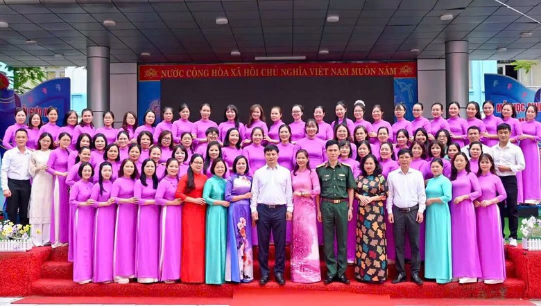 Ph&uacute; Thọ: Trường Tiểu học Khai Quang khai giảng năm học mới, đẩy mạnh chuyển đổi số - Ảnh 11.