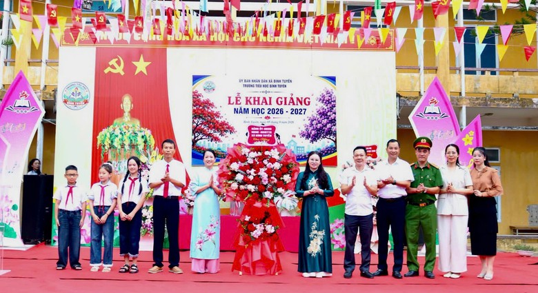 Ph&uacute; Thọ: Rộn r&agrave;ng ng&agrave;y hội khai trường, quyết t&acirc;m n&acirc;ng cao chất lượng gi&aacute;o dục- Ảnh 4.