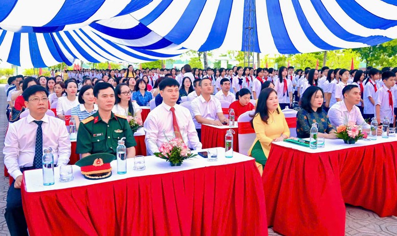Ph&uacute; Thọ: H&acirc;n hoan khai giảng năm học mới tại Trường THCS L&ecirc; Qu&yacute; Đ&ocirc;n tại phường Vĩnh Ph&uacute;c- Ảnh 3.