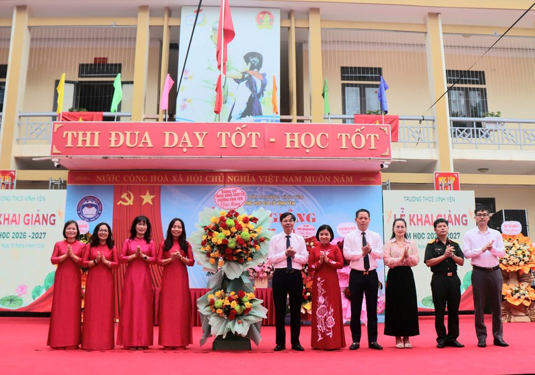 Ph&uacute; Thọ: Rộn r&agrave;ng ng&agrave;y hội khai trường, quyết t&acirc;m n&acirc;ng cao chất lượng gi&aacute;o dục- Ảnh 3.