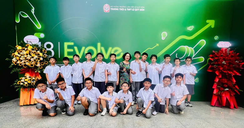 Học sinh H&agrave; Nội h&acirc;n hoan đ&oacute;n năm học mới, ngập tr&agrave;n sắc m&agrave;u ng&agrave;y khai trường- Ảnh 18.