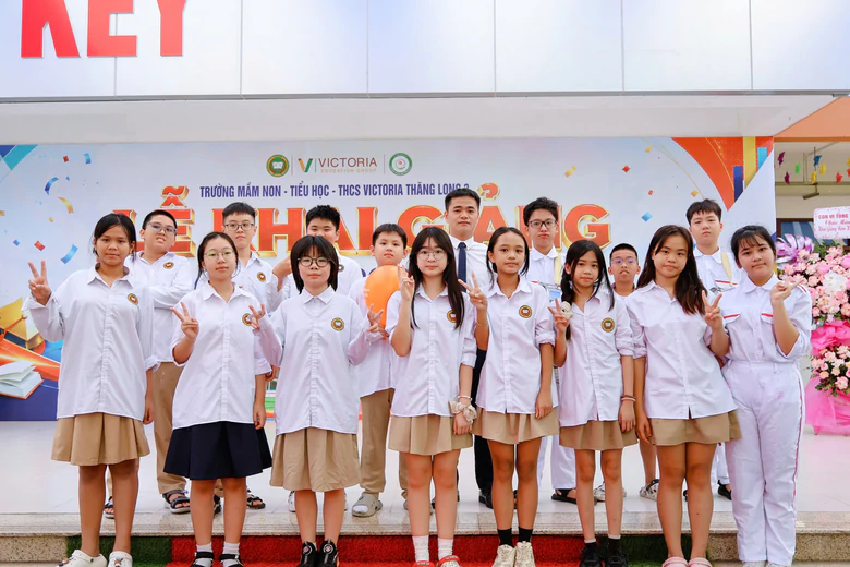 Học sinh H&agrave; Nội h&acirc;n hoan đ&oacute;n năm học mới, ngập tr&agrave;n sắc m&agrave;u ng&agrave;y khai trường- Ảnh 14.