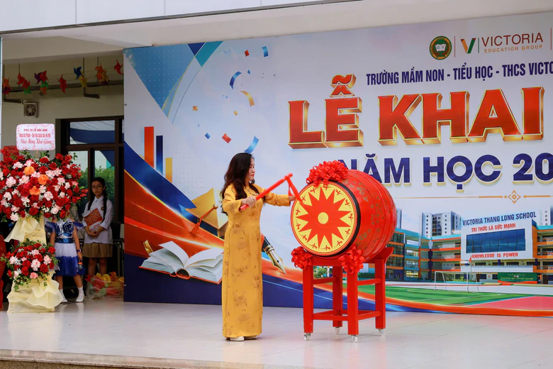 Học sinh H&agrave; Nội h&acirc;n hoan đ&oacute;n năm học mới, ngập tr&agrave;n sắc m&agrave;u ng&agrave;y khai trường- Ảnh 8.