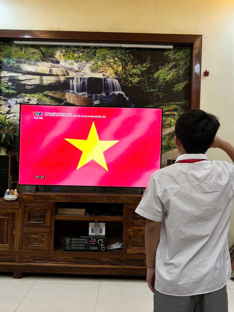 Học sinh H&agrave; Nội h&acirc;n hoan đ&oacute;n năm học mới, ngập tr&agrave;n sắc m&agrave;u ng&agrave;y khai trường- Ảnh 19.