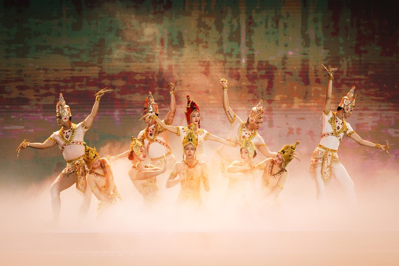 Hoa hậu Opal Suchata Chuangsri  - Ảnh 3.