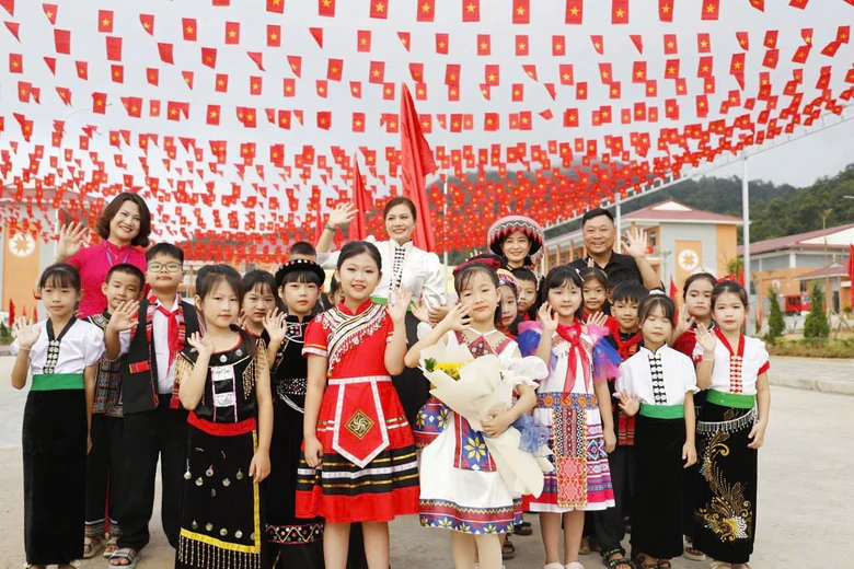 Điện Bi&ecirc;n: Ph&oacute; Thủ tướng Thường trực Phạm Gia T&uacute;c dự Lễ khai giảng năm học mới - Ảnh 2.