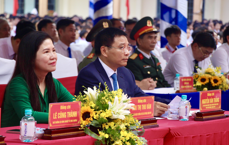 Phó Thủ tướng Nguyễn Văn Thắng dự lễ khai giảng năm học mới tại TP Đồng Nai - Ảnh 1.