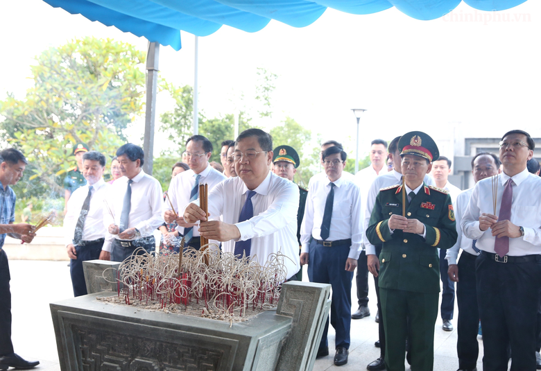 Ph&oacute; Thủ tướng Thường trực Phạm Gia T&uacute;c dự Lễ khai giảng năm học mới tại Điện Bi&ecirc;n- Ảnh 6.