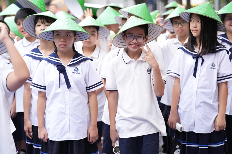 Học sinh H&agrave; Nội h&acirc;n hoan đ&oacute;n năm học mới, ngập tr&agrave;n sắc m&agrave;u ng&agrave;y khai trường- Ảnh 3.