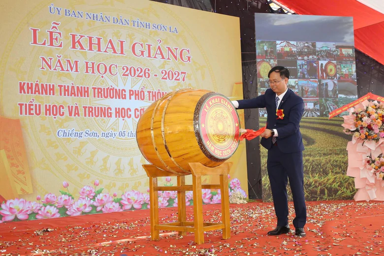 Ph&oacute; Chủ tịch nước V&otilde; Thị &Aacute;nh Xu&acirc;n dự lễ khai giảng ở Sơn La- Ảnh 3.