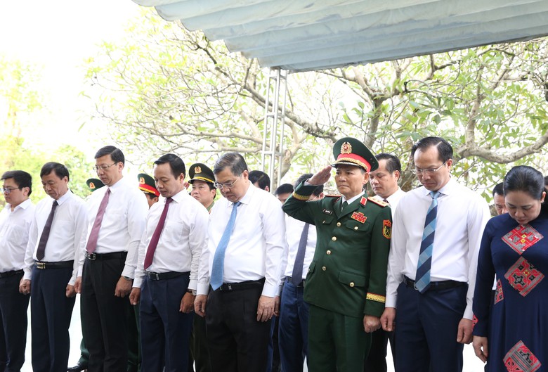 Ph&oacute; Thủ tướng Thường trực Phạm Gia T&uacute;c dự Lễ khai giảng năm học mới tại Điện Bi&ecirc;n- Ảnh 8.