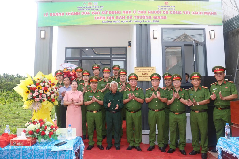 Hai gia đình người có công ở Quảng Ngãi được tặng nhà tình nghĩa- Ảnh 4.