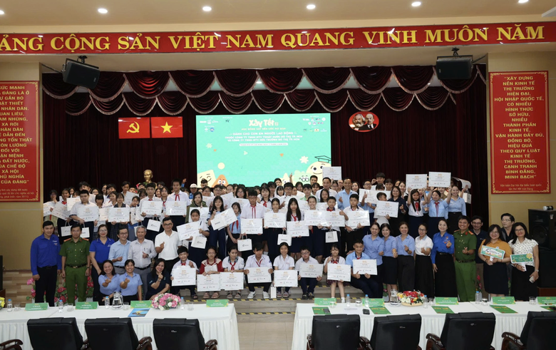 Tiếp sức những ước mơ ph&iacute;a sau c&ocirc;ng trường - Ảnh 5.
