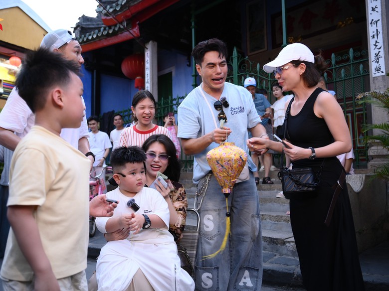 Phương Nam bật kh&oacute;c khi đọc thư của cha trong "Bố ơi m&igrave;nh đi đ&acirc;u thế?"- Ảnh 2.