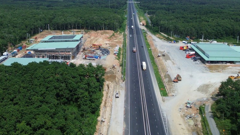 Đèo Cả đề xuất mở rộng 350km cao tốc Bắc - Nam lên 6 làn xe, không dùng vốn ngân sách- Ảnh 1.