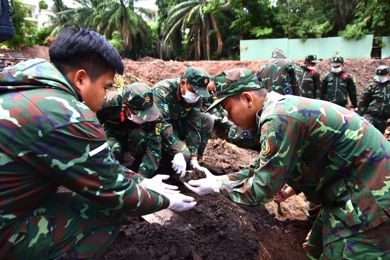 TP.HCM nghi&ecirc;n cứu bảo tồn hố ch&ocirc;n tập thể liệt sĩ tại C&ocirc;ng vi&ecirc;n L&ecirc; Thị Ri&ecirc;ng- Ảnh 1.