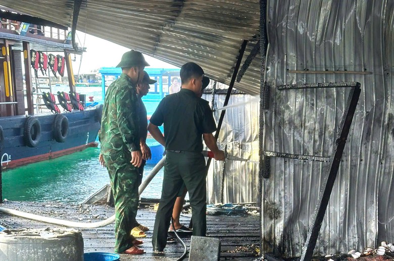 Kh&aacute;nh H&ograve;a: Kịp thời dập tắt vụ ch&aacute;y b&egrave; tại đảo B&igrave;nh Hưng- Ảnh 2.